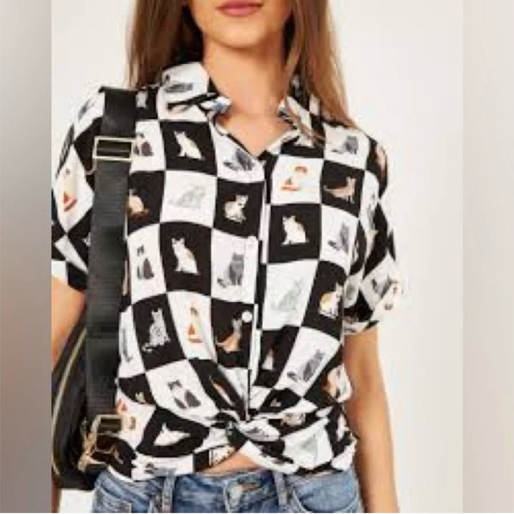 Sunburst Kiss Black and White Checkered Cat Print Shirt